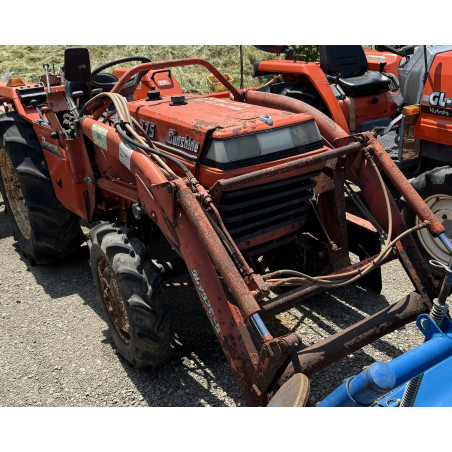 KUBOTA L1-275 s čelným nakladačom