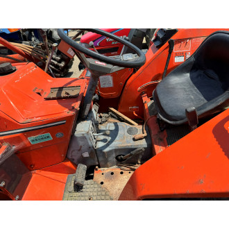 KUBOTA L1-275 s čelným nakladačom